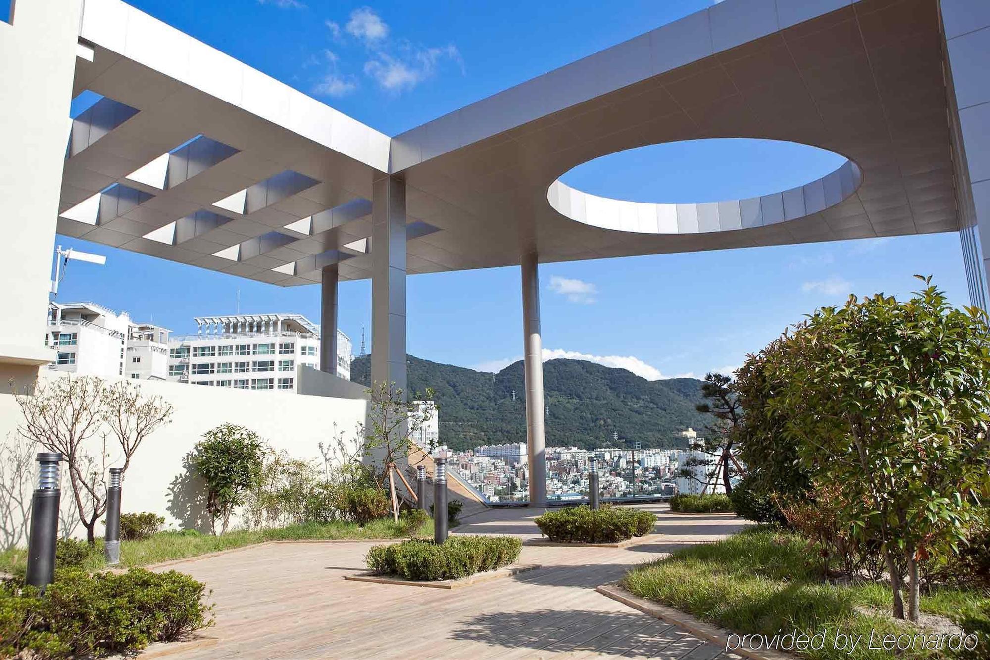 Ibis Ambassador Centre Hotel 3*