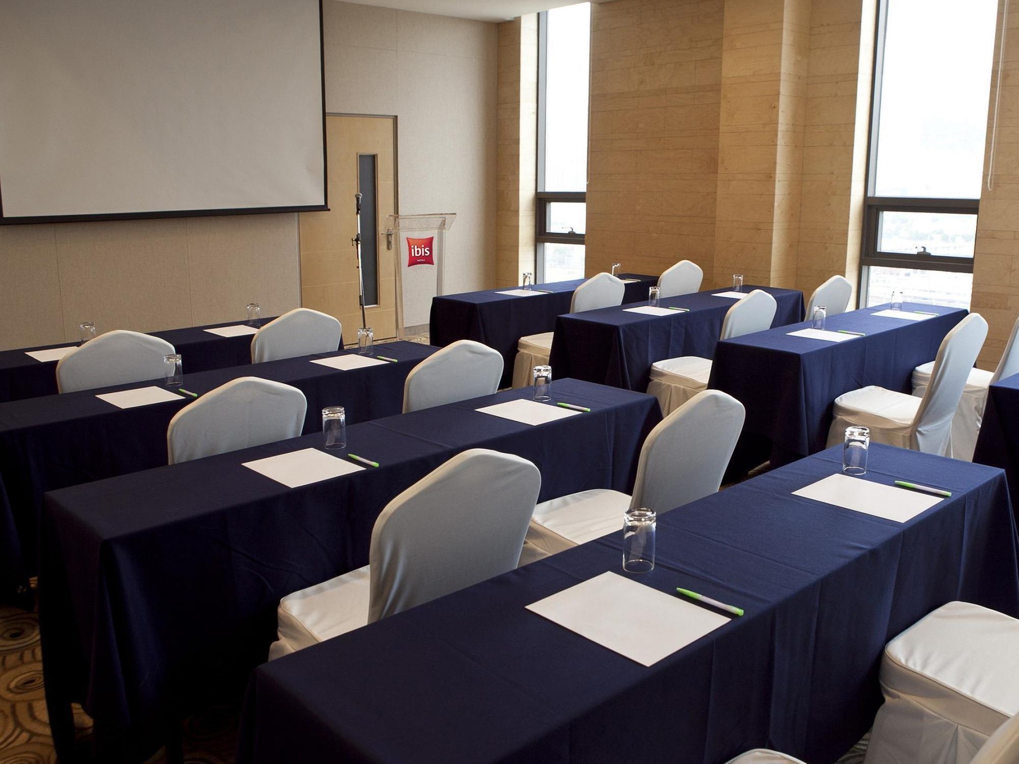 Ibis Ambassador Centre Hotel 3*