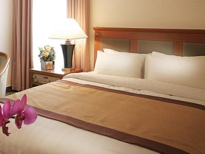 Paragon Hotel 4*