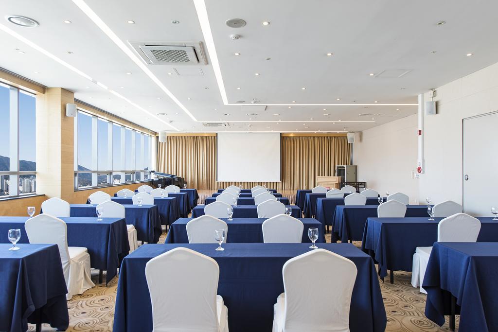 Ibis Ambassador Centre Hotel 3*