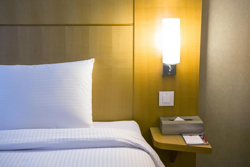 Ibis Ambassador Centre Hotel