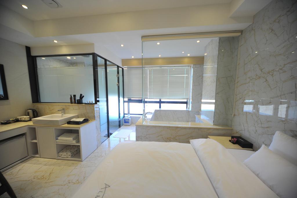 Almond Station Hotel 3*