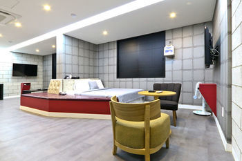 Hotel Home 3*