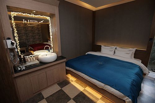 Airport Hotel