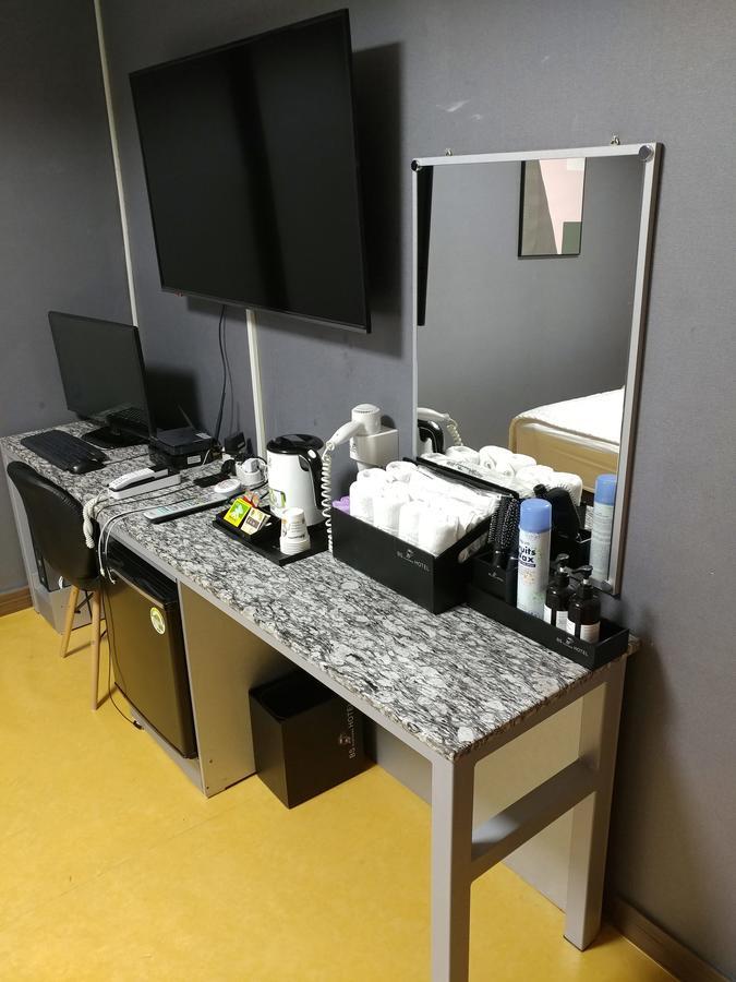 Motel Business Station