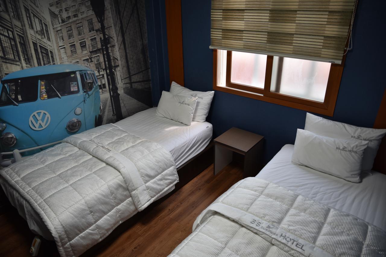 Motel Business Station