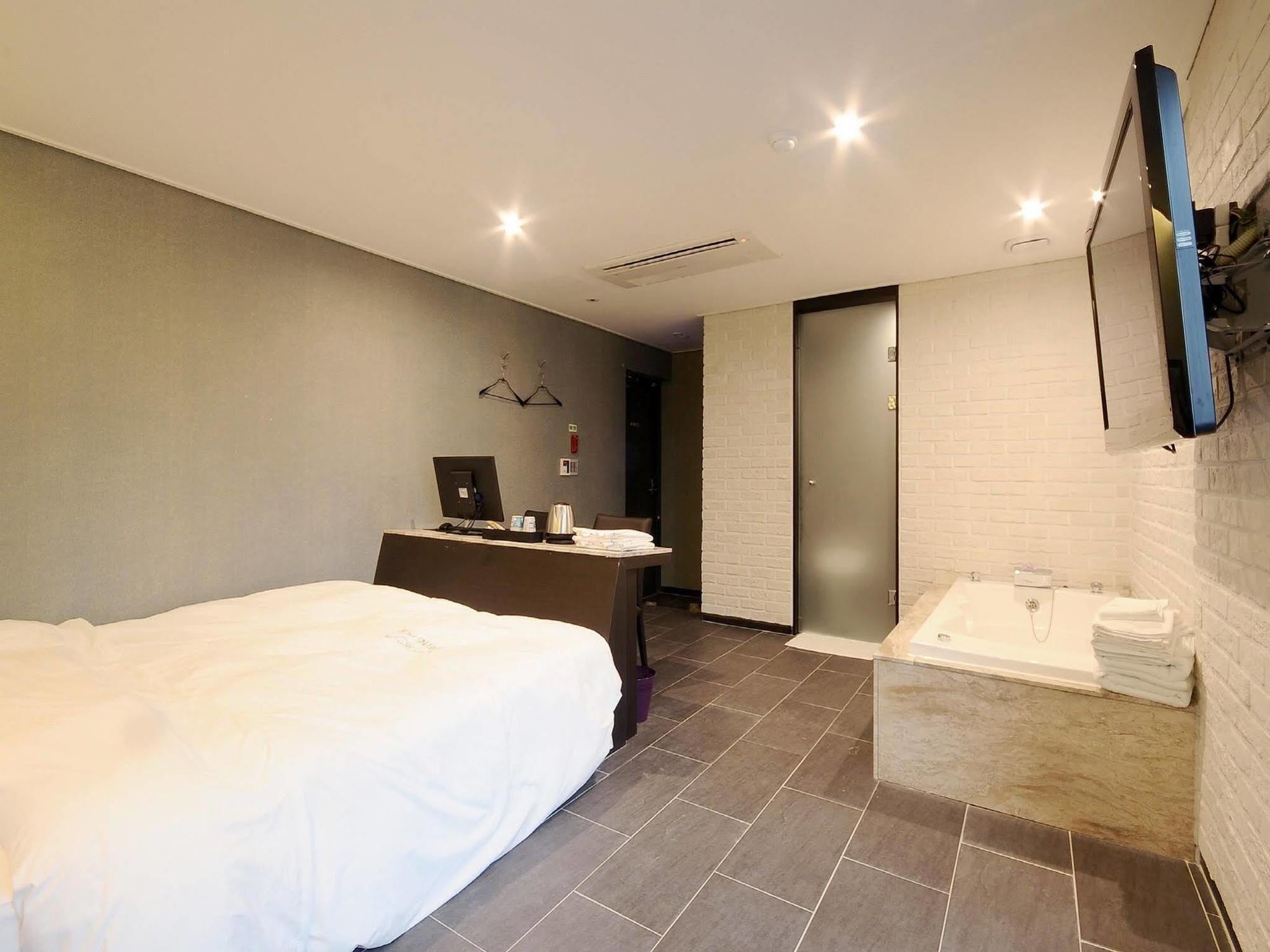 Hotel Queens Seomyeon 3*
