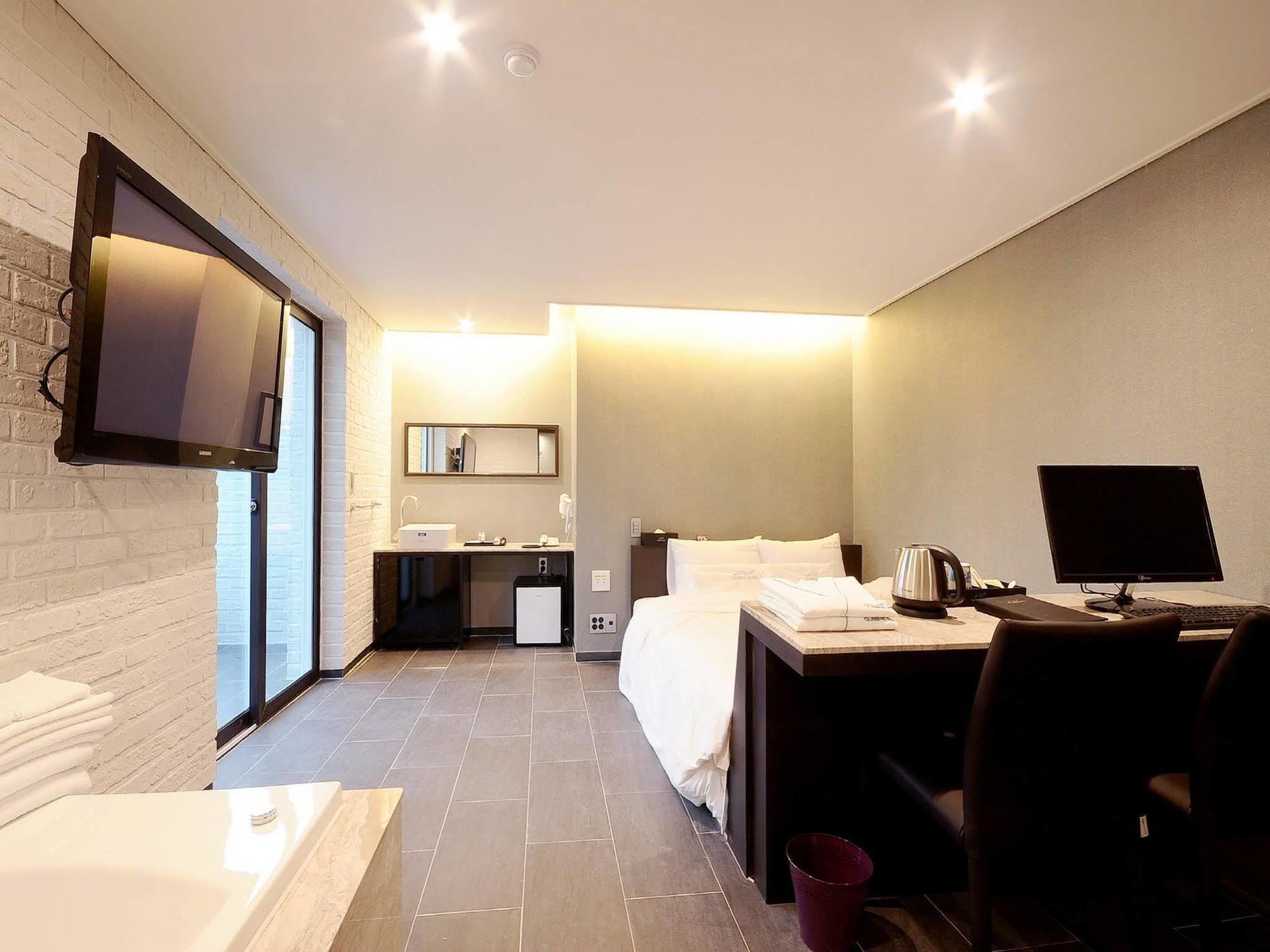 Queens Seomyeon Hotel 3*