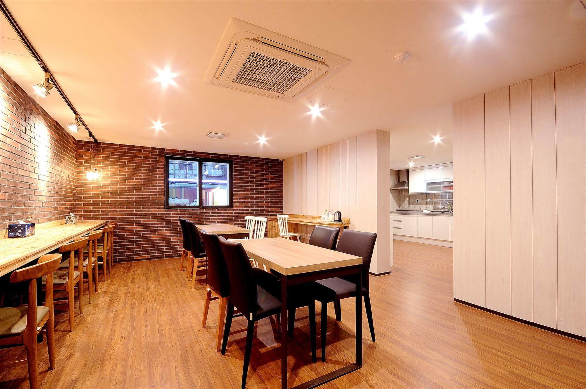 Queens Seomyeon Hotel