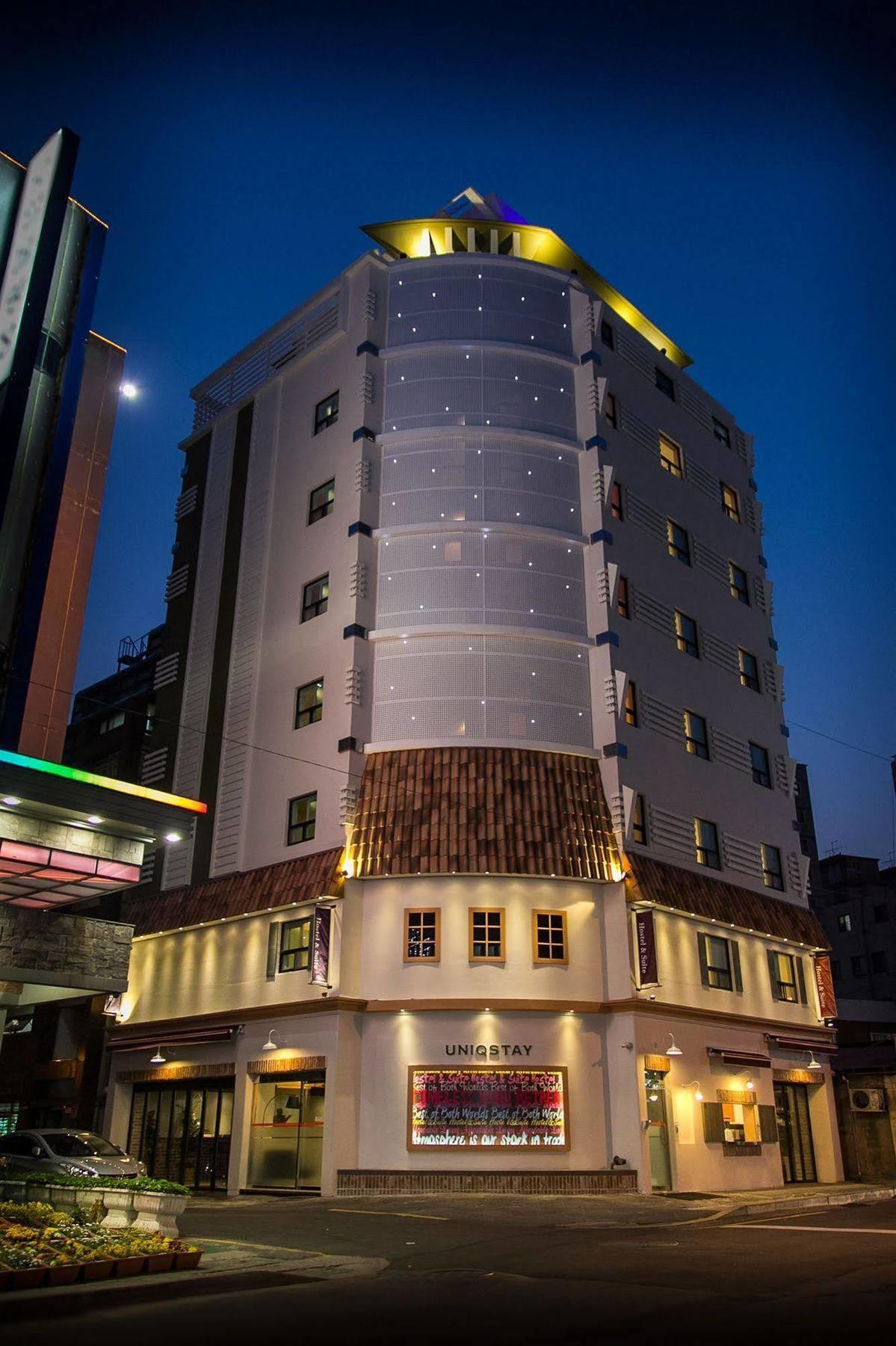 Hostel Uniqstay *