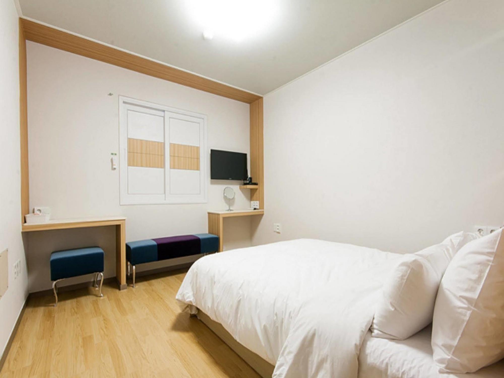 Hostel Uniqstay