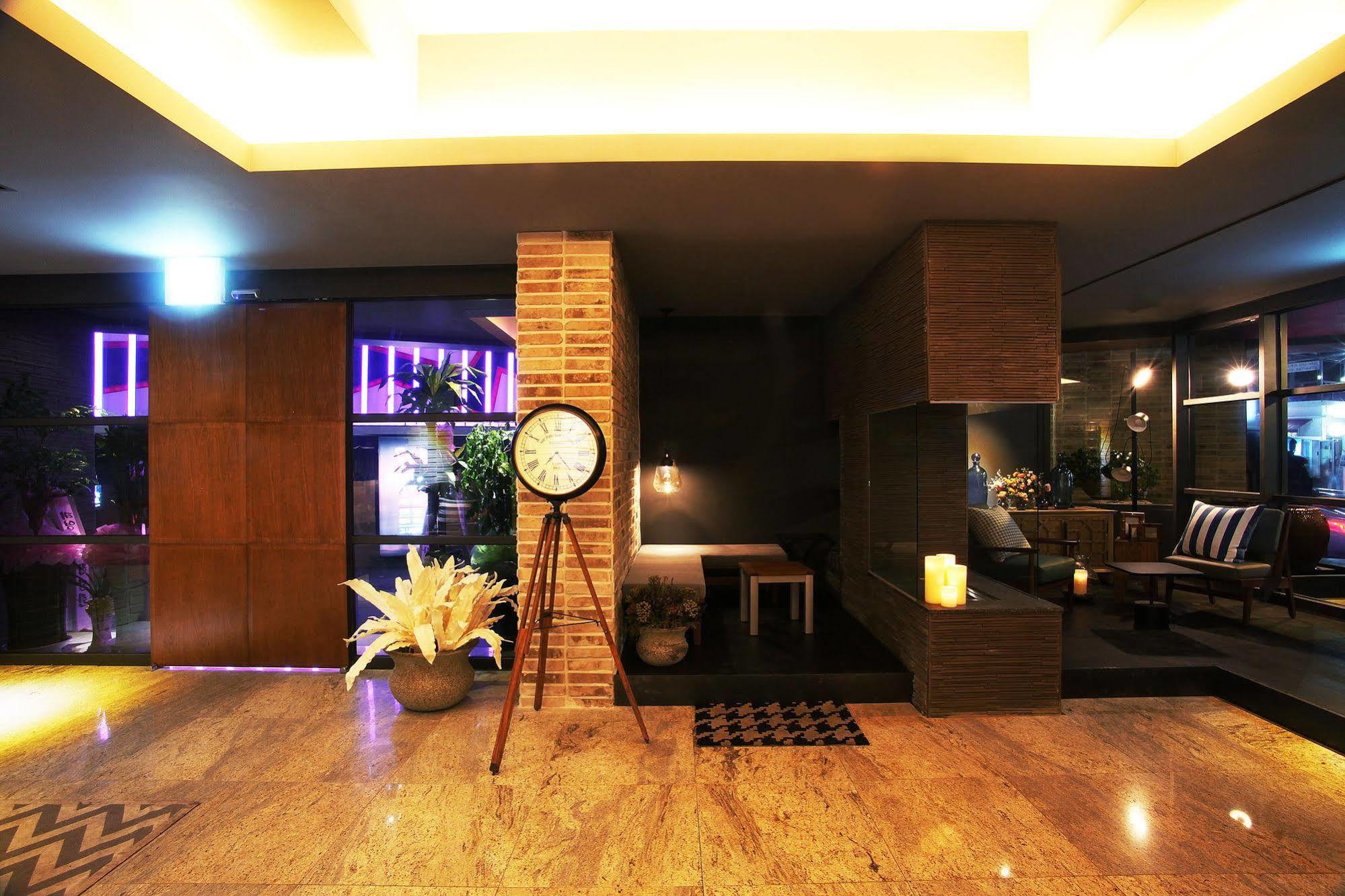 Seomyeon Hound 1st Street Hotel 3*