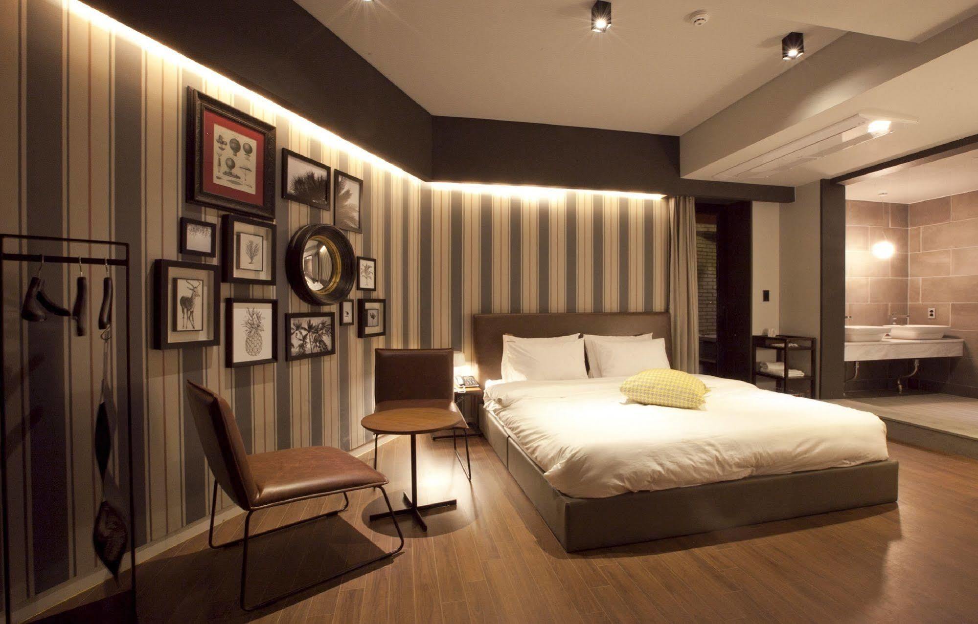 Seomyeon Hound 1st Street Hotel 3*
