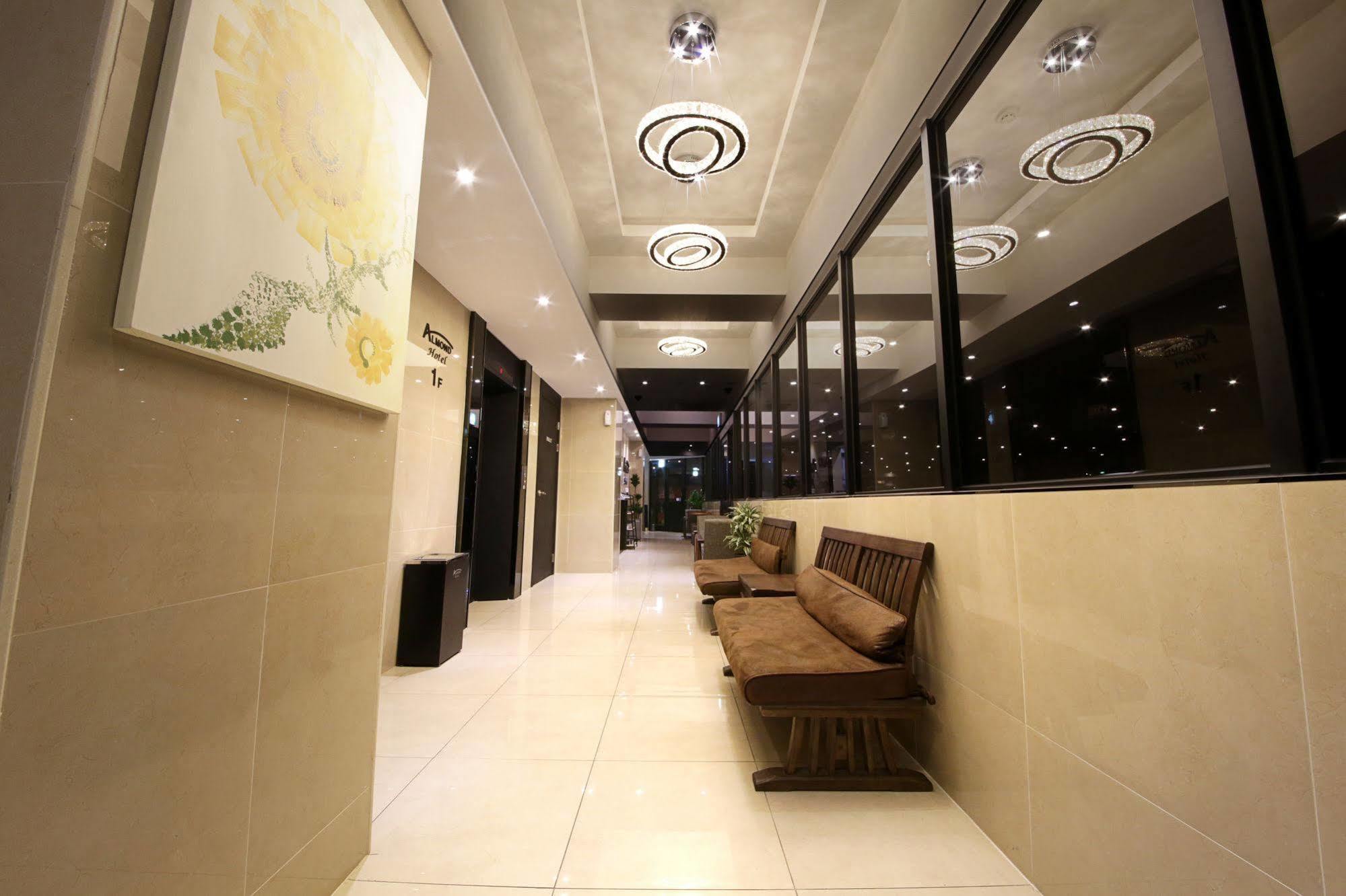 Hotel Almond Station