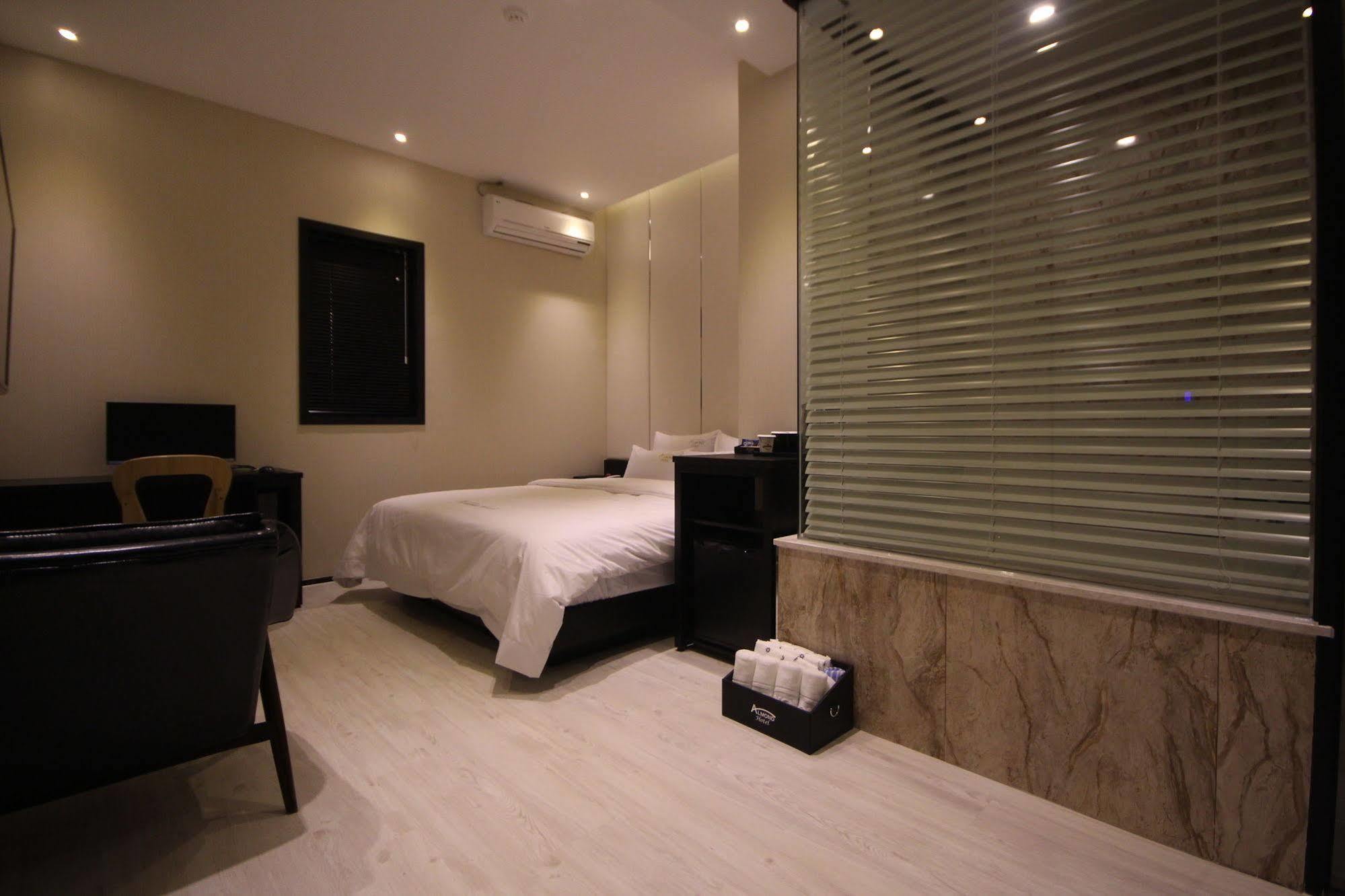 Almond Station Hotel Busan