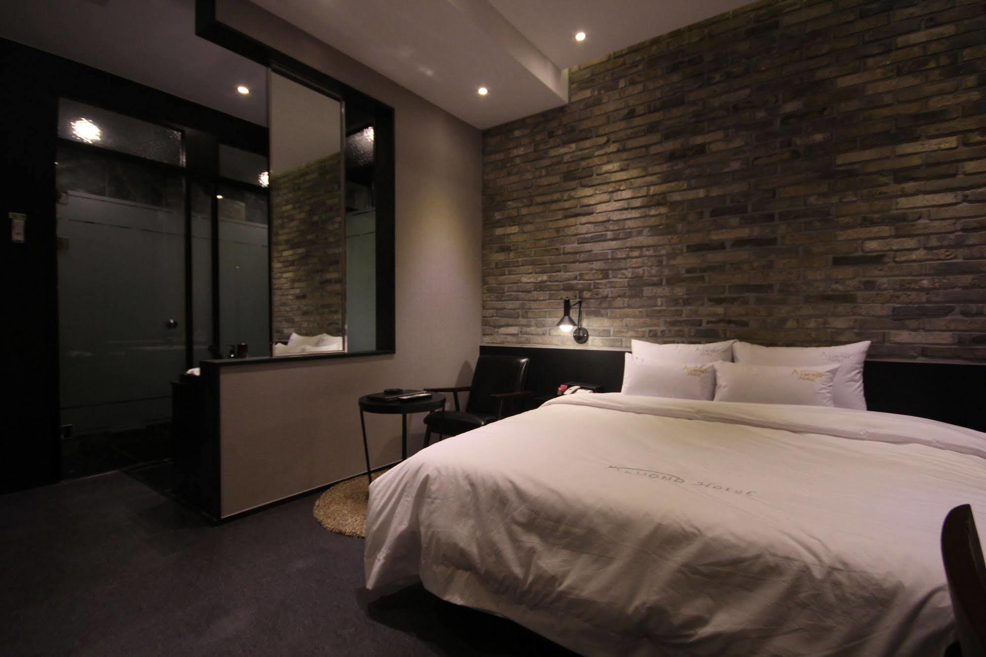 Hotel Almond Station