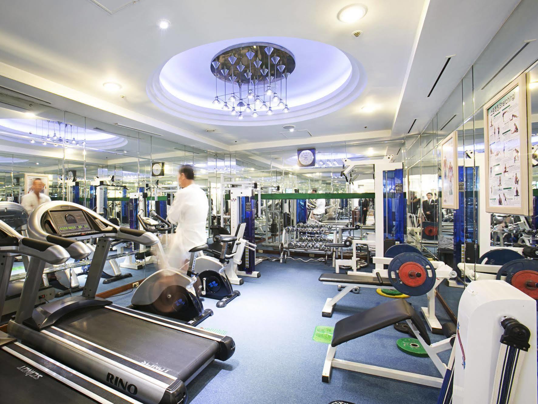 Paragon Hotel 4*