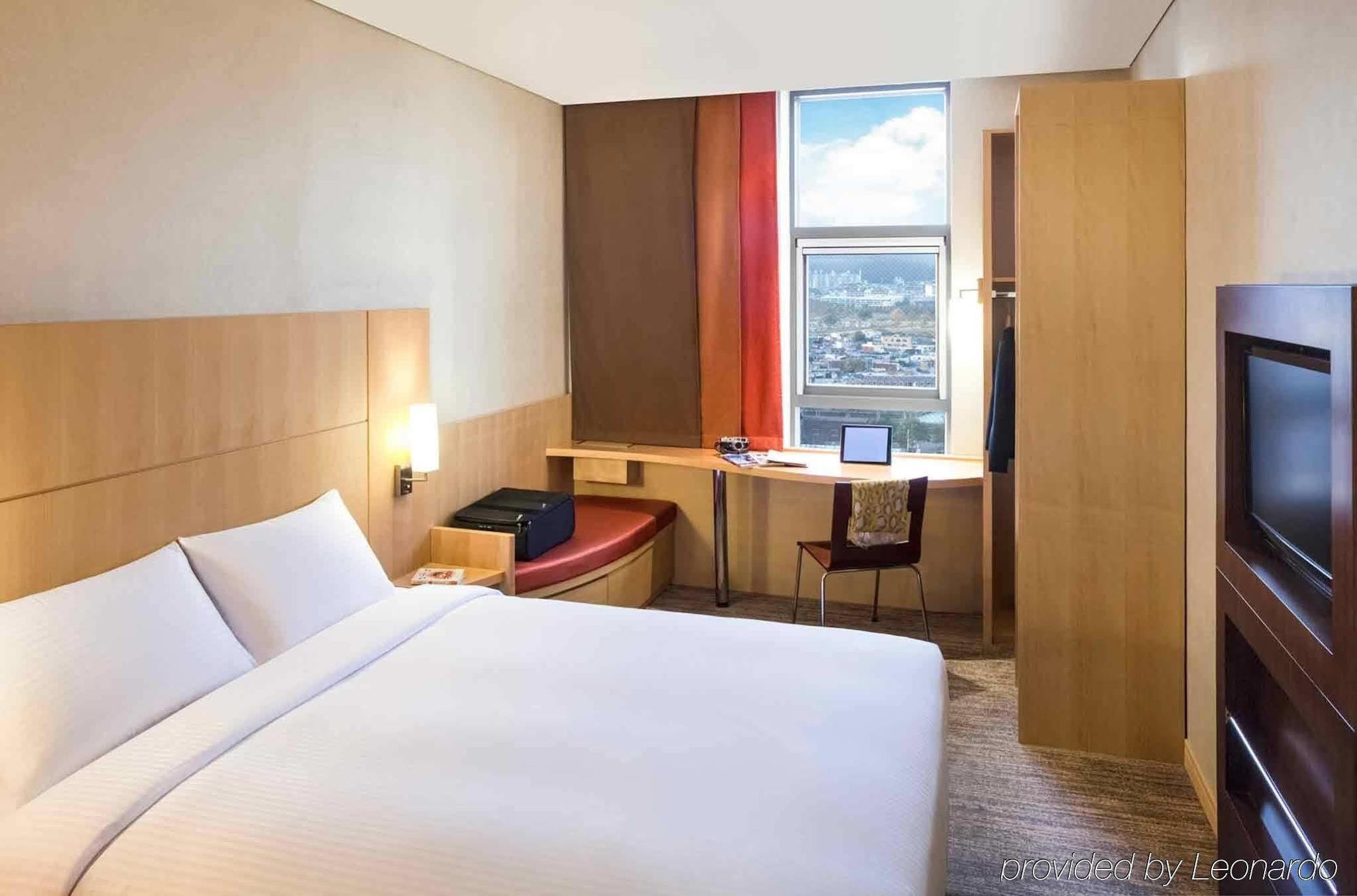 Ibis Ambassador Centre Hotel