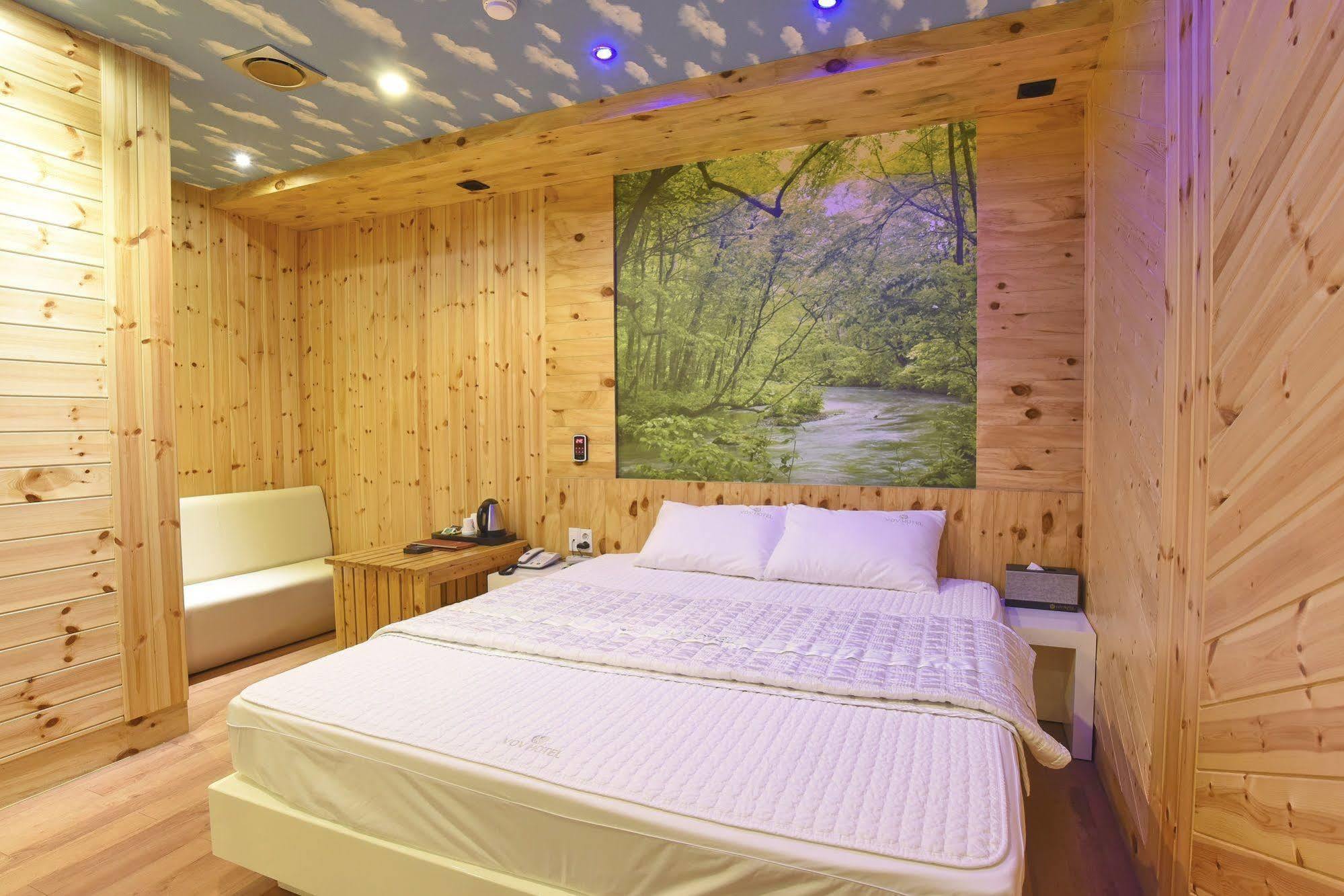 Vovtel Motel
