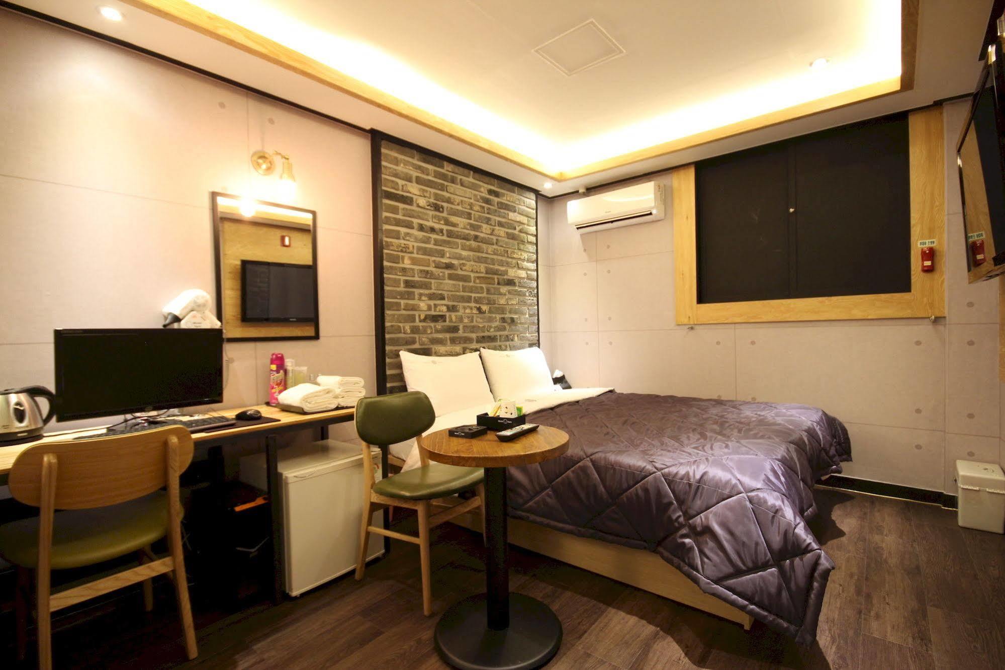 Are In Hotel 2*