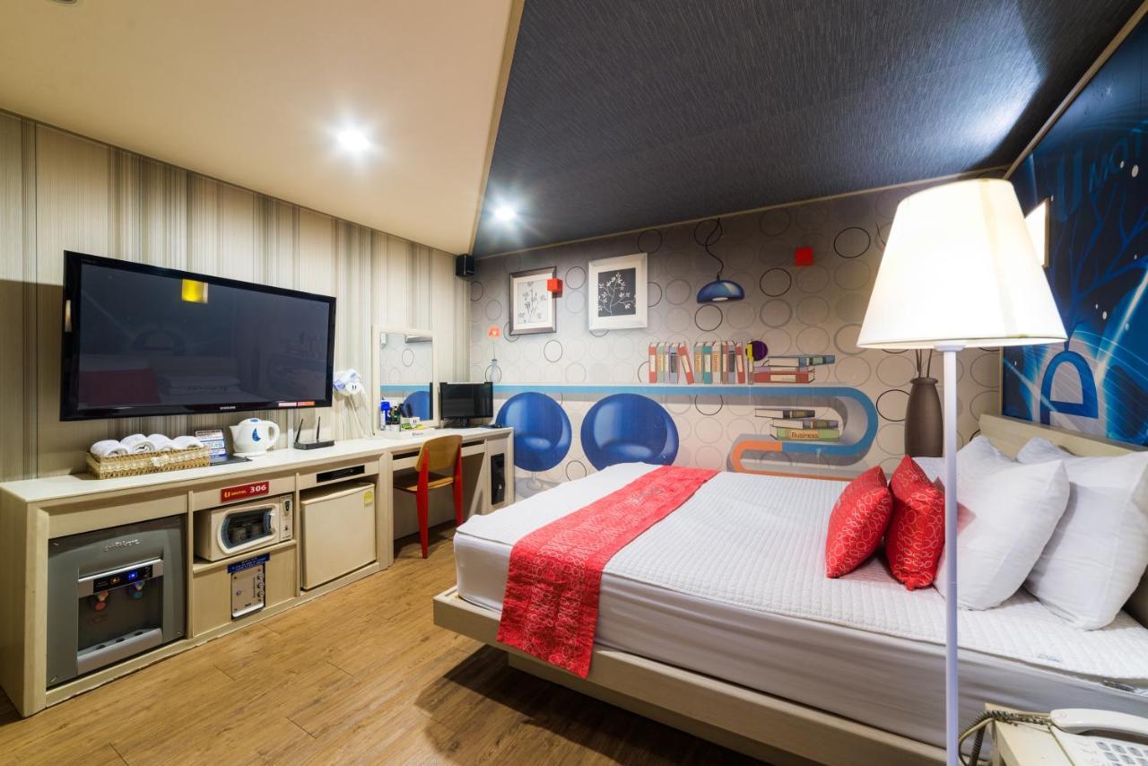 Hotel U