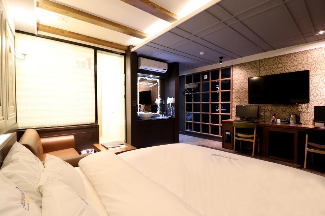 Airport Hotel