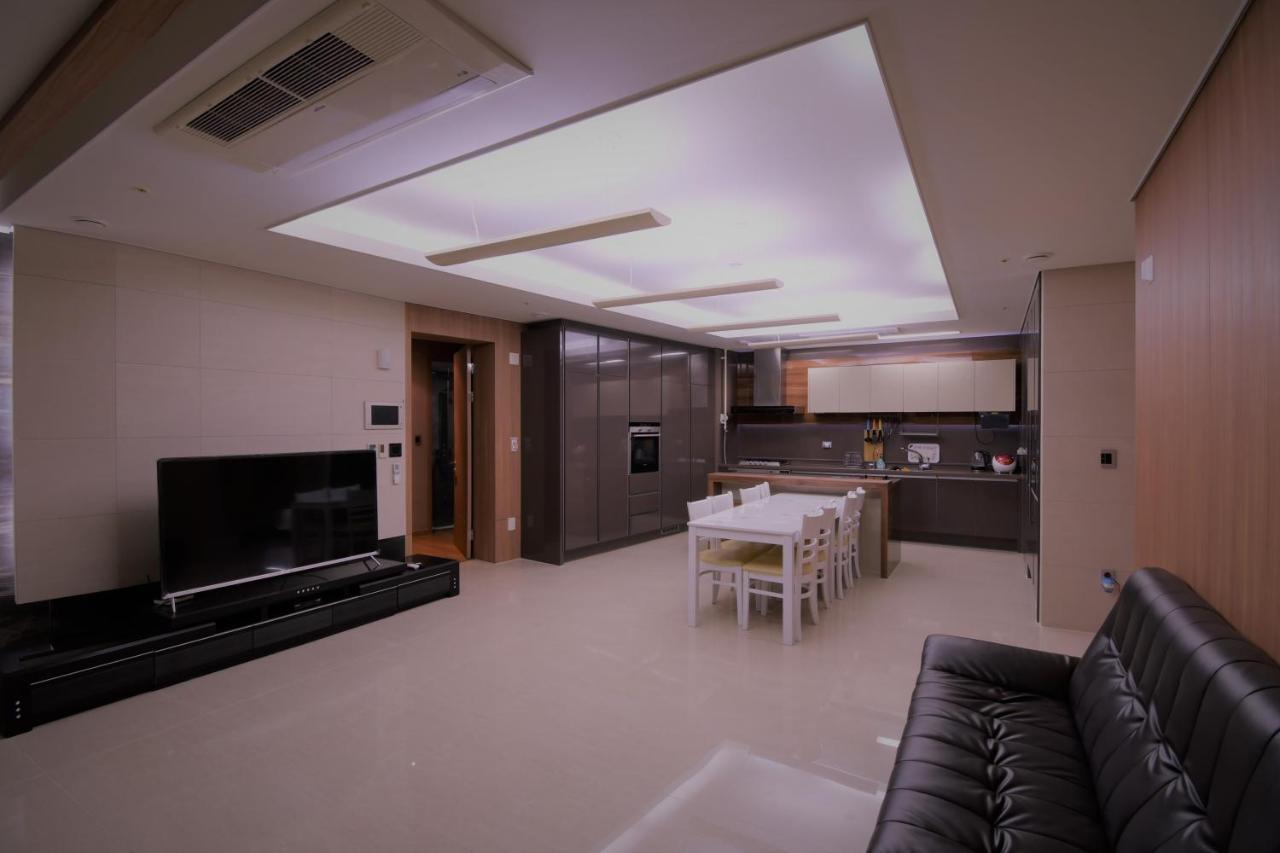 Lovely Marine City Apartment