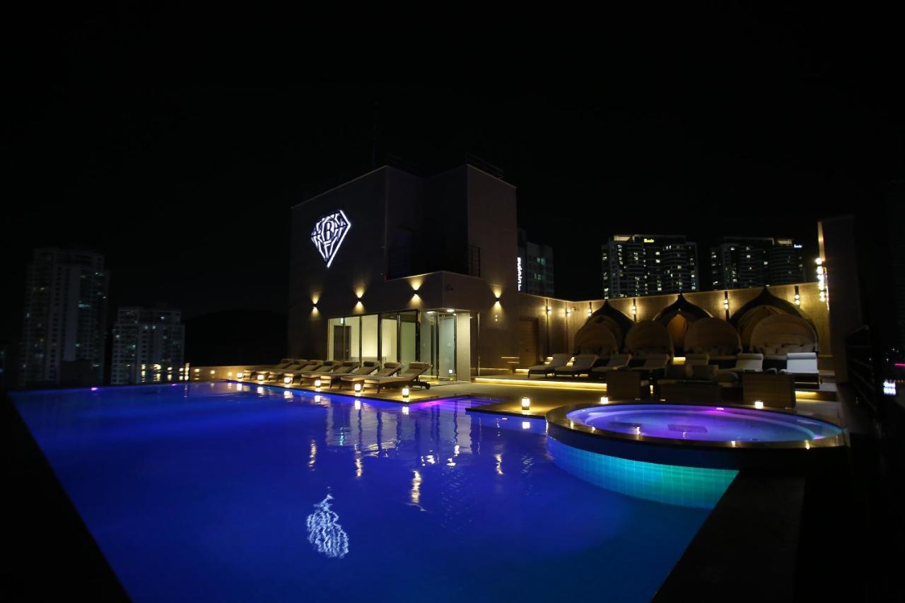 Baymond Hotel