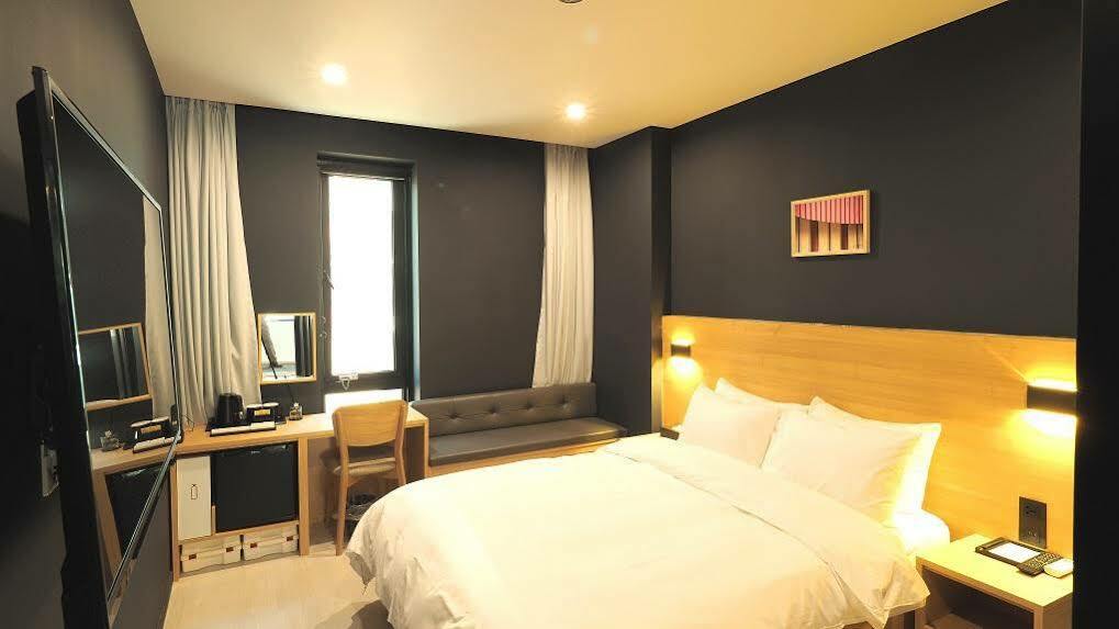 Mipo Oceanside Hotel