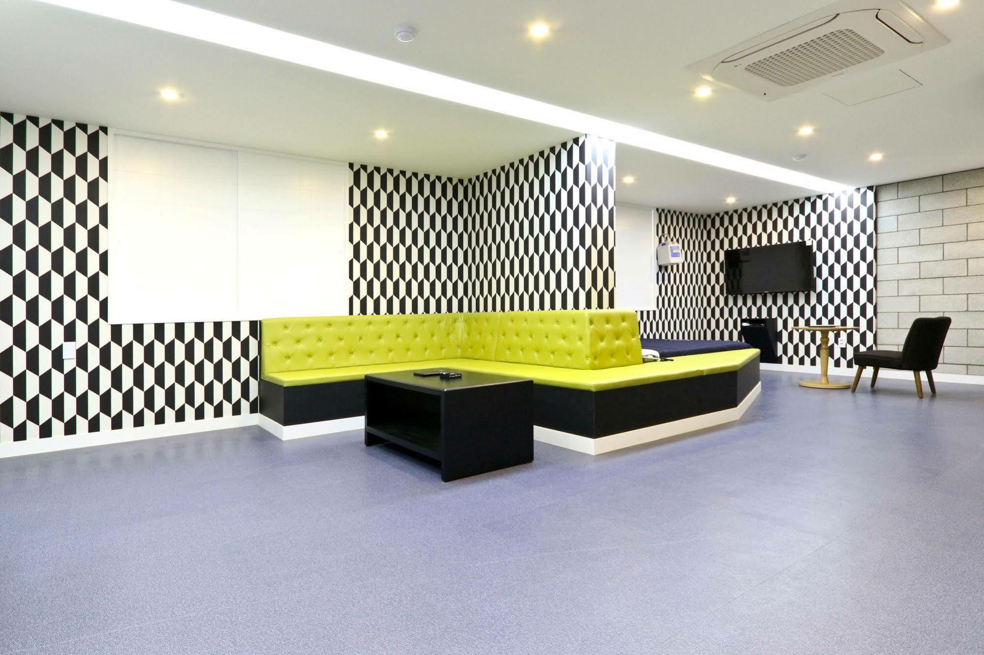 Hotel Home 3*