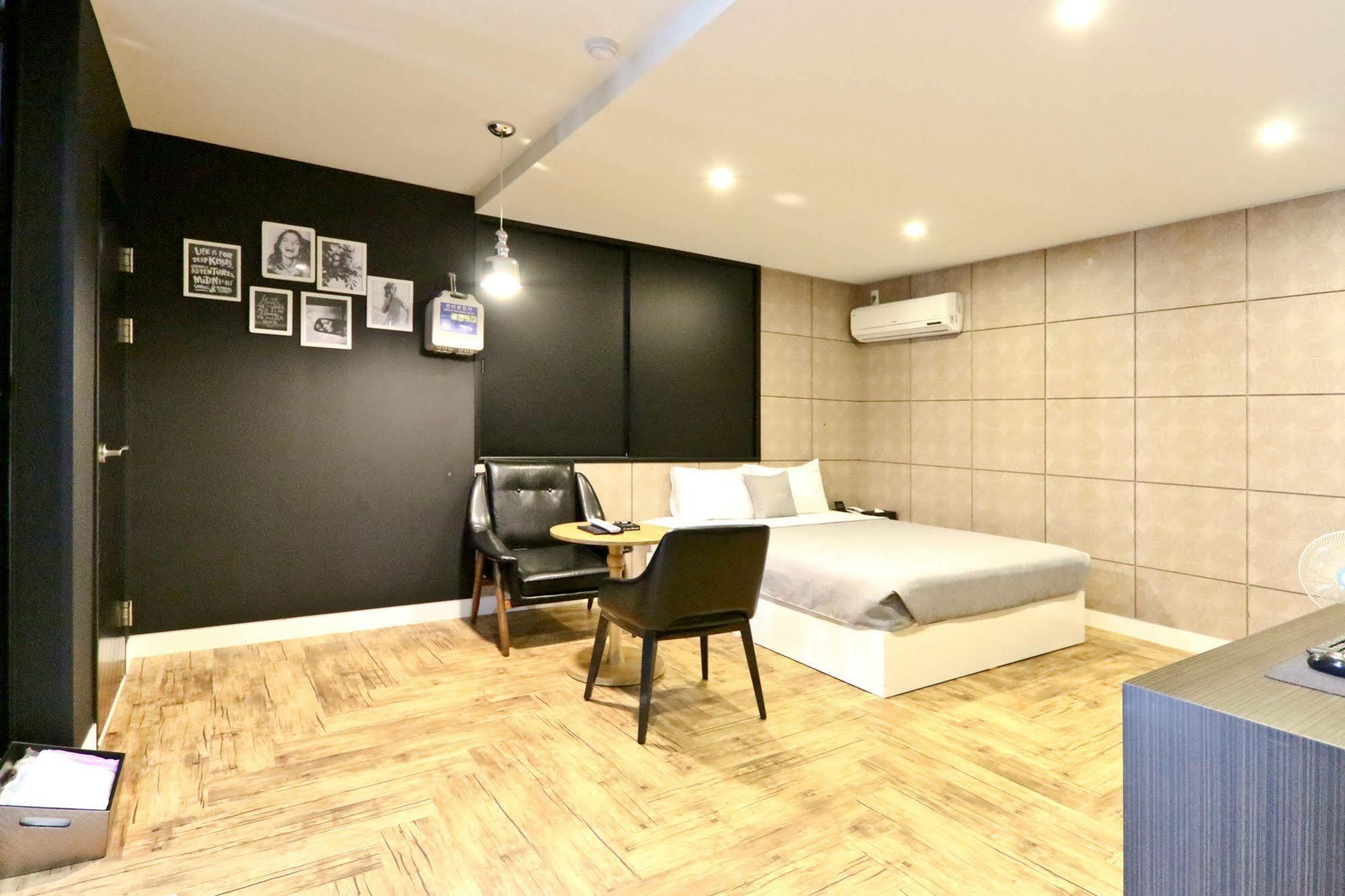 Hotel Home 3*