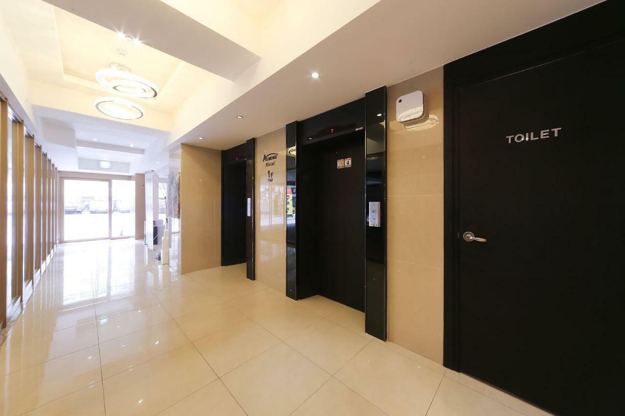 Hotel Almond Station 3*