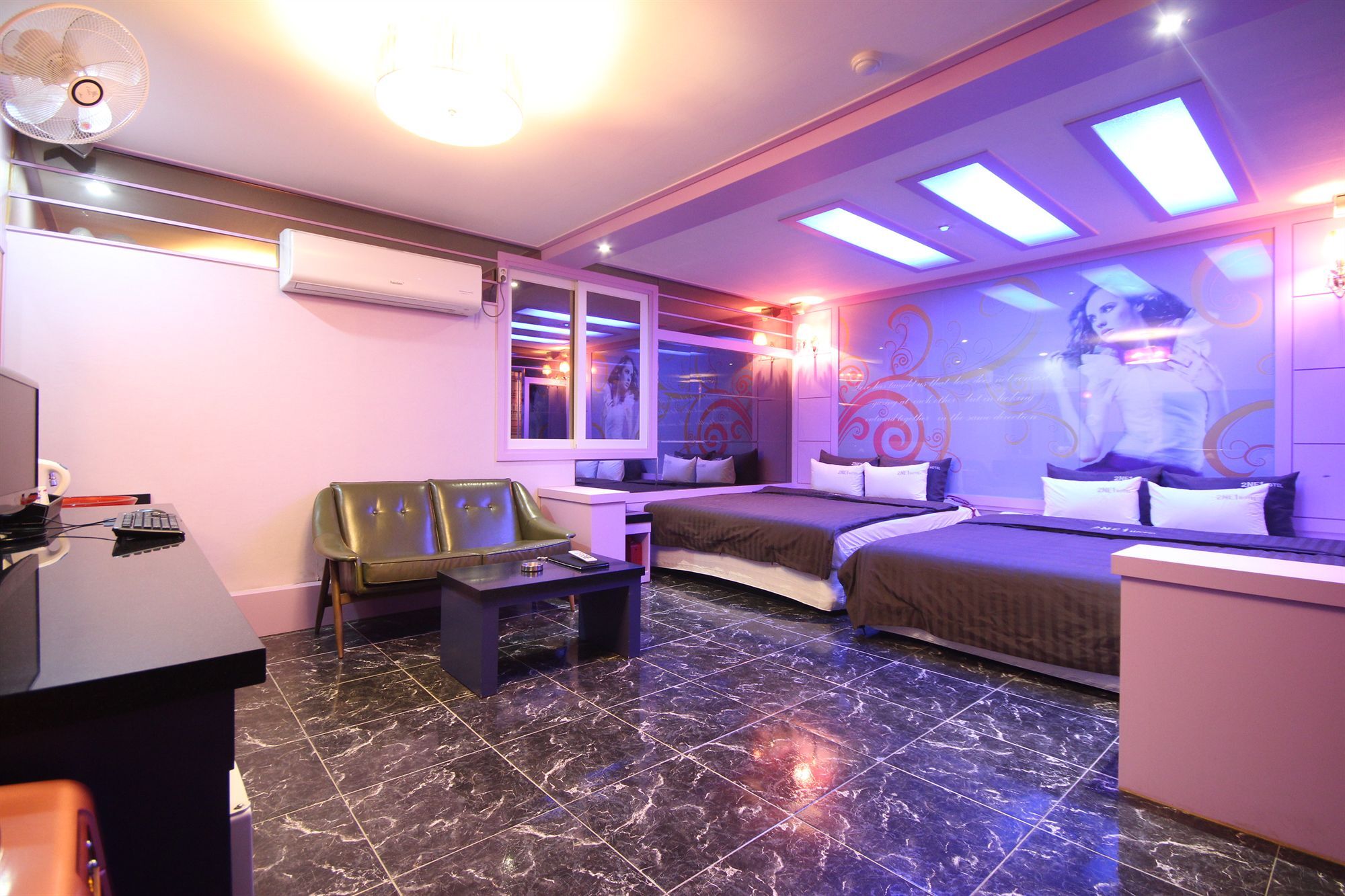 Hotel 2ne1 2*