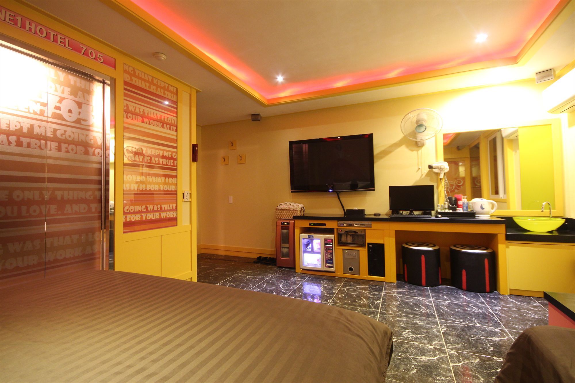 Hotel 2ne1 2*