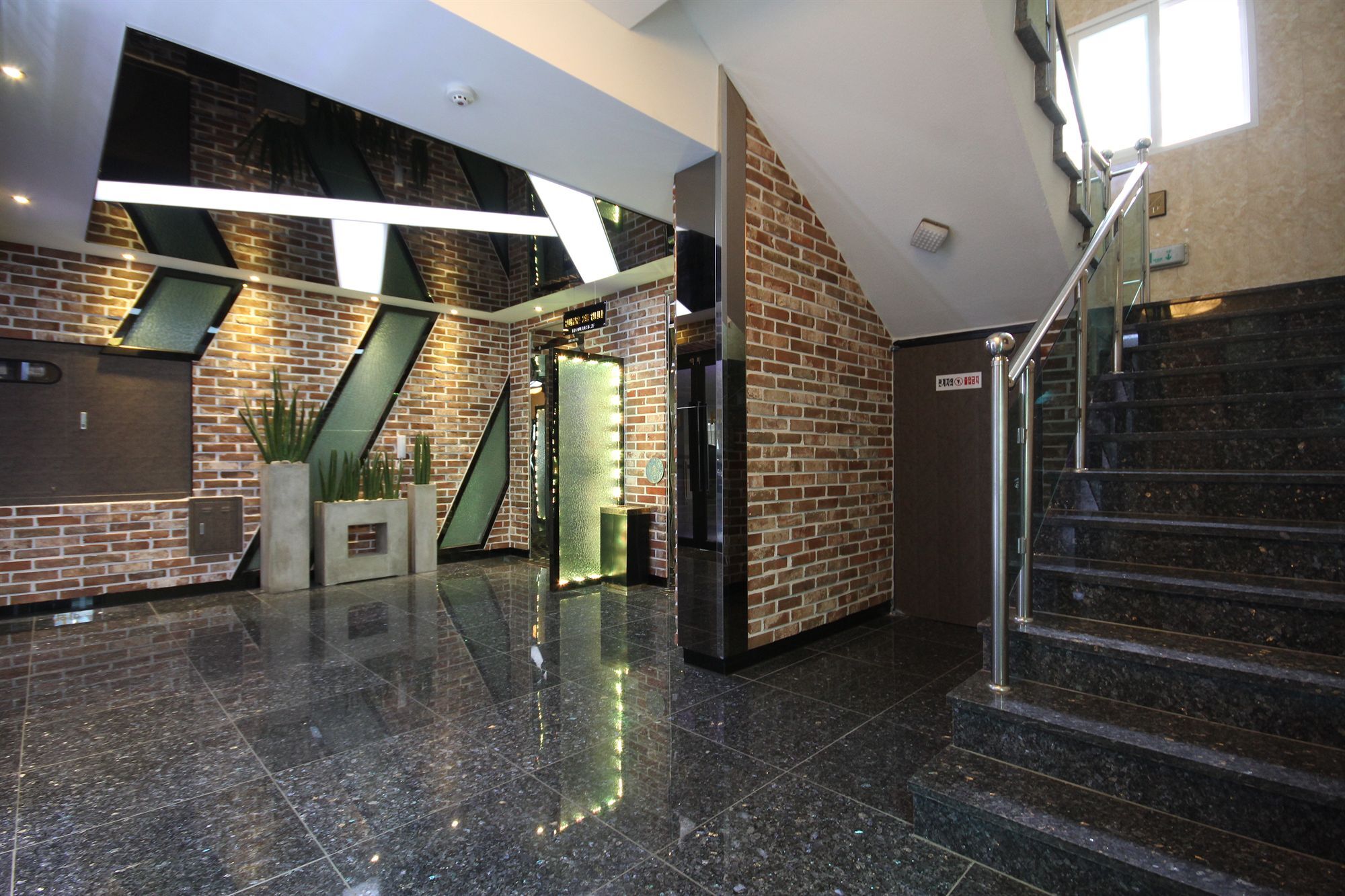 Hotel 2ne1 Busan