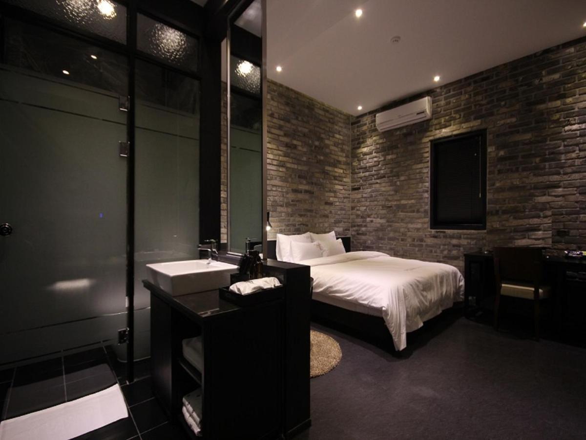 Almond Station Hotel 3*