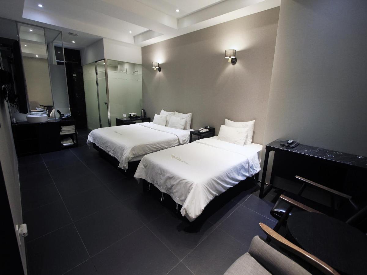 Almond Station Hotel