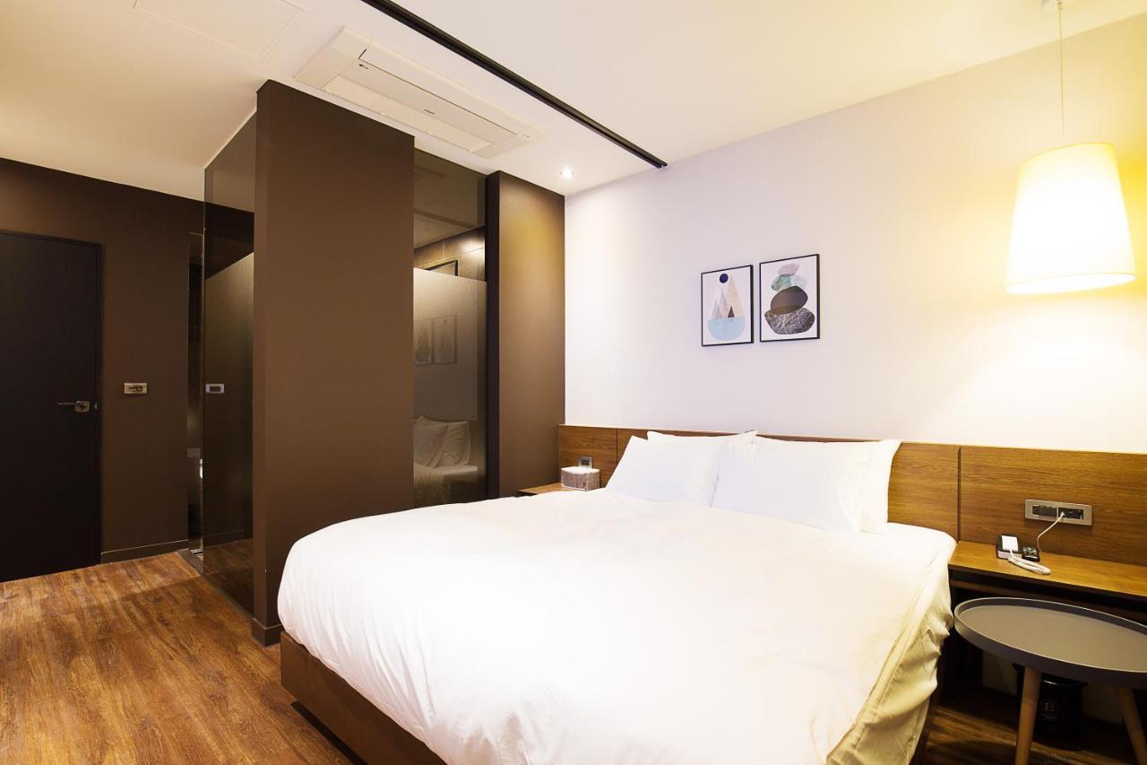 Hotel Brown Dot Station